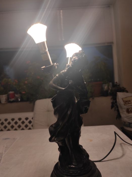 Антикварна настолна лампа