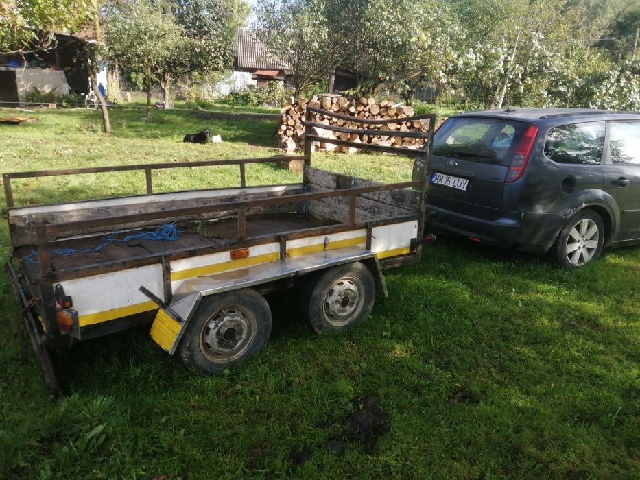 Remorcă două axe
