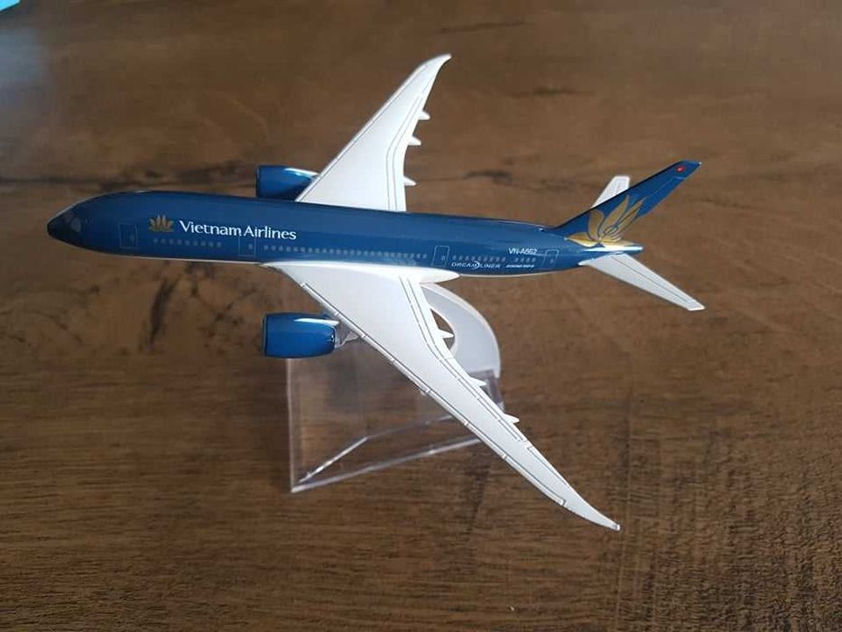 Macheta metalica de avion Vietnam Airlines | Perfect pt cadou