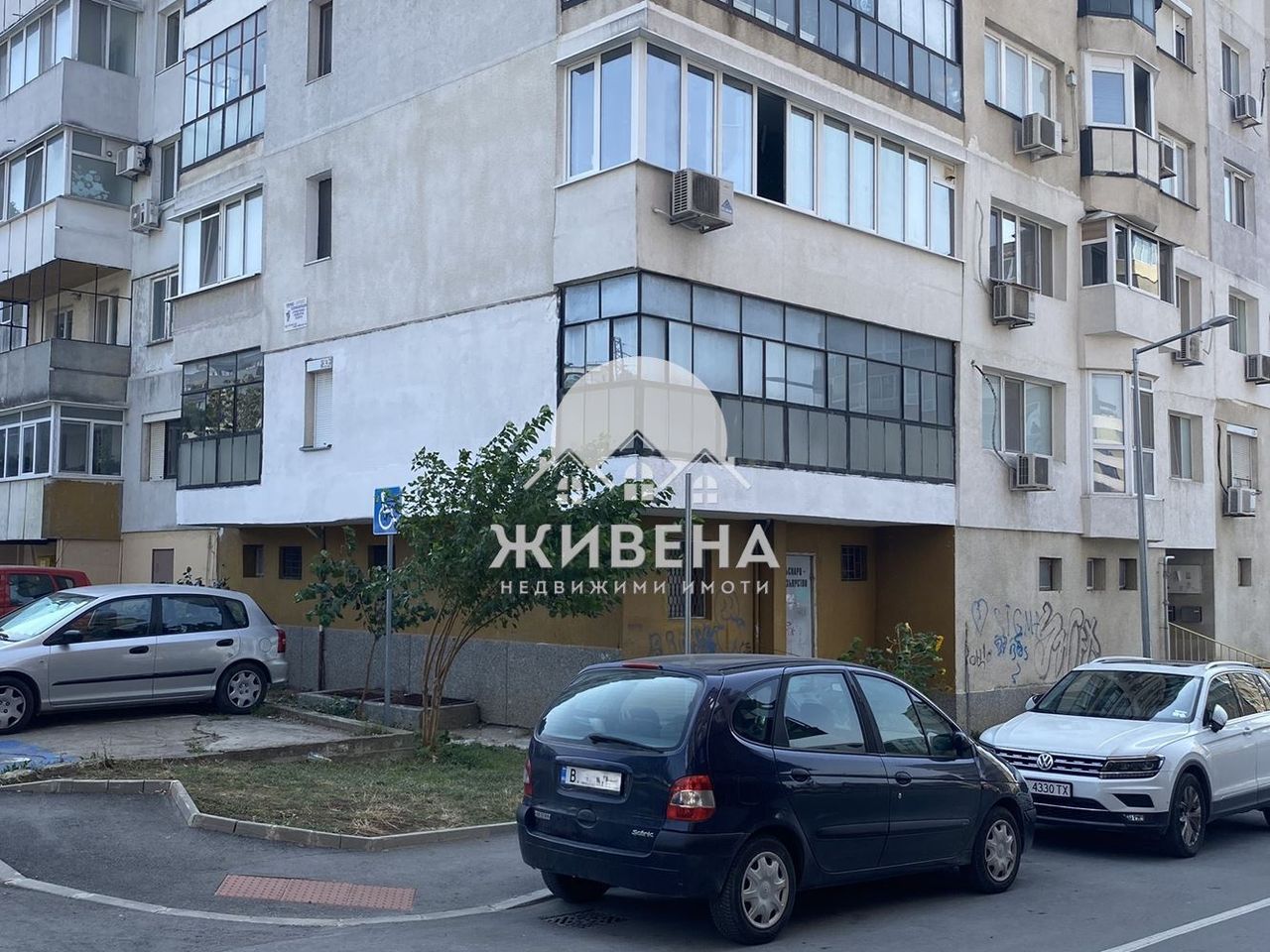 Продава се Офис в Варна, Възраждане 2 - 130 кв.м за 1847 €/кв.м - Снимка #2
