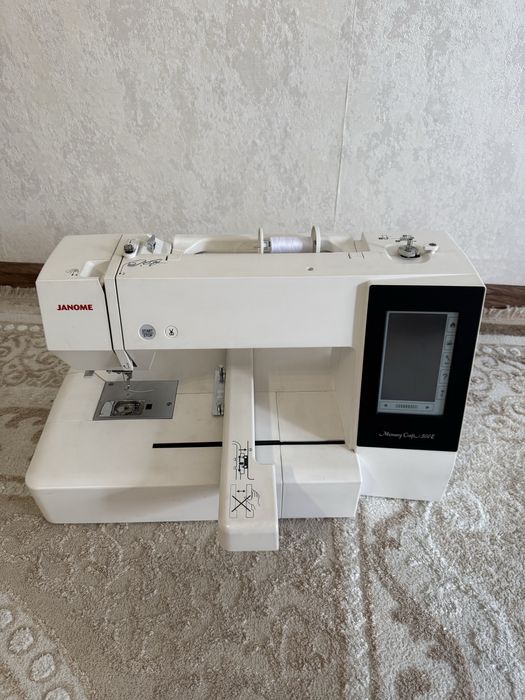 Вышивальная машинка Janome