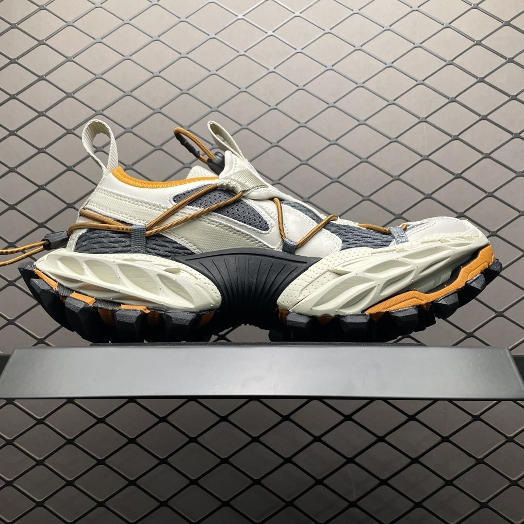 Balenciaga Hike 2025