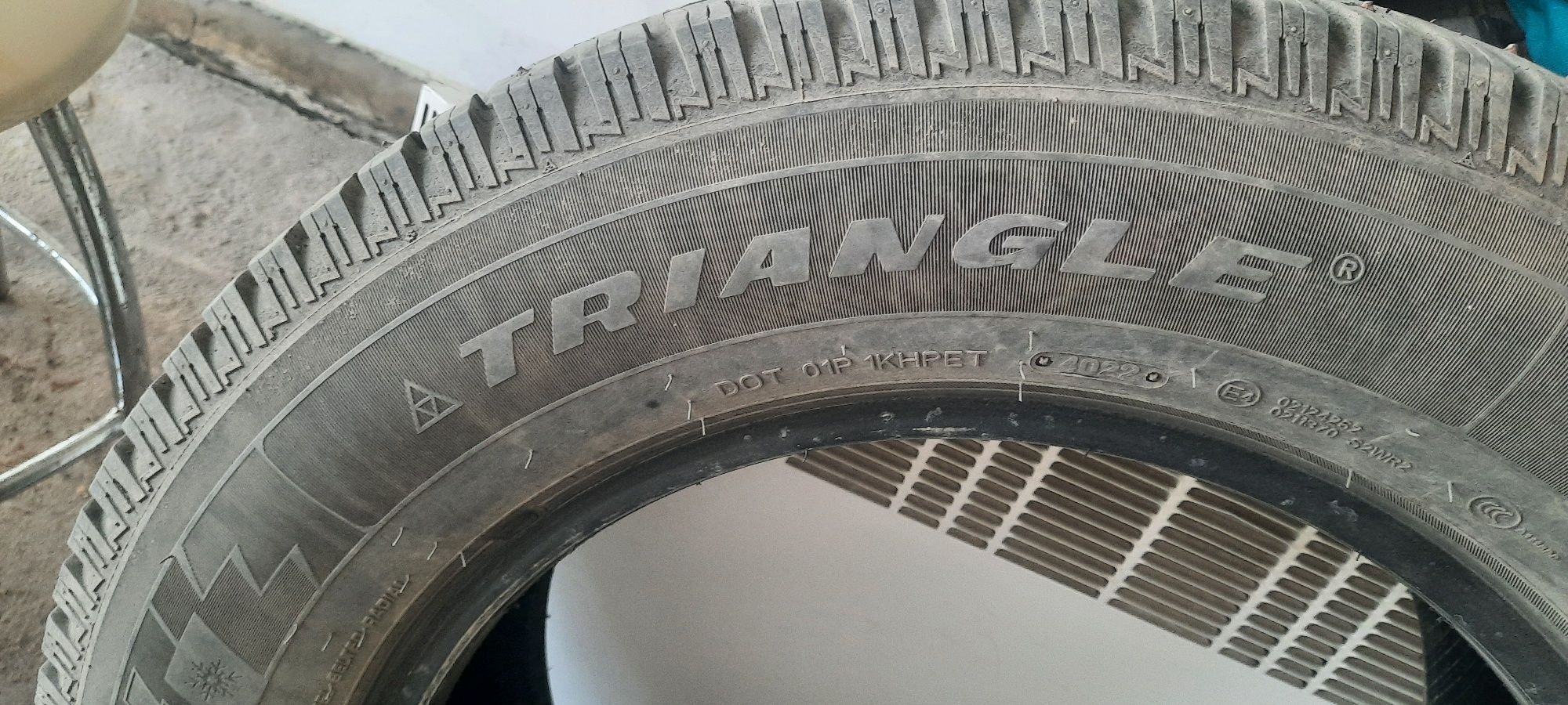Продам зимнюю резину шипованную. Размер  265 60 R18, triangle
265 60 R