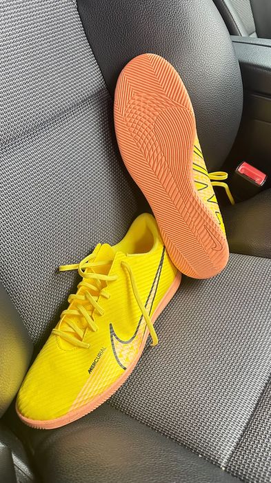 Обувки за зала NIKE Mercurial