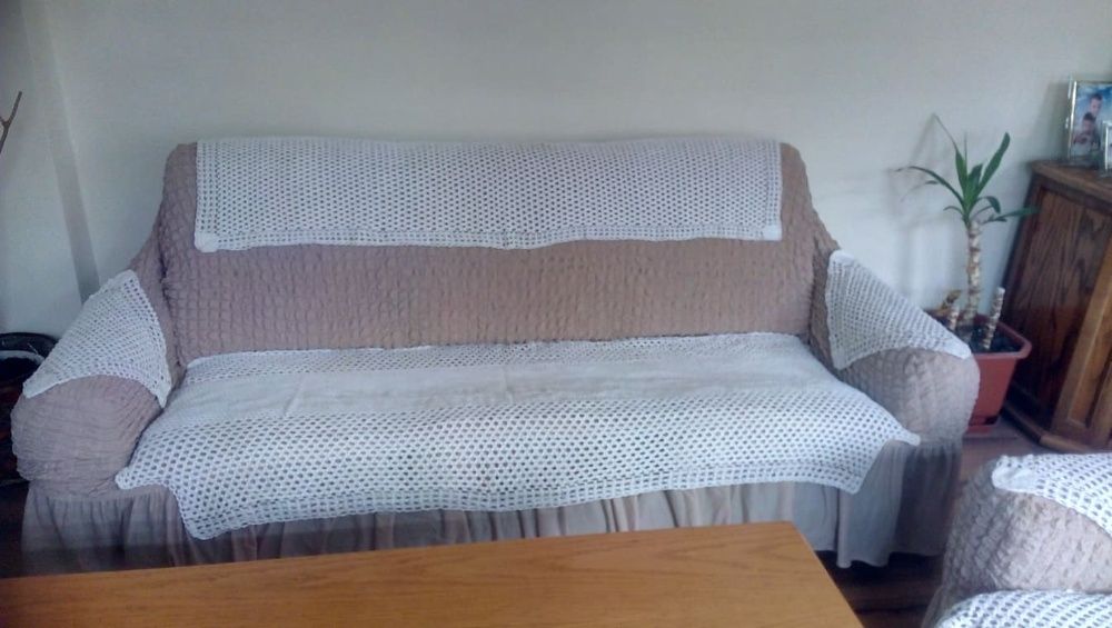 Ръчно плетена на 1 кука кувертюра за троен диван и 2 фотьойла