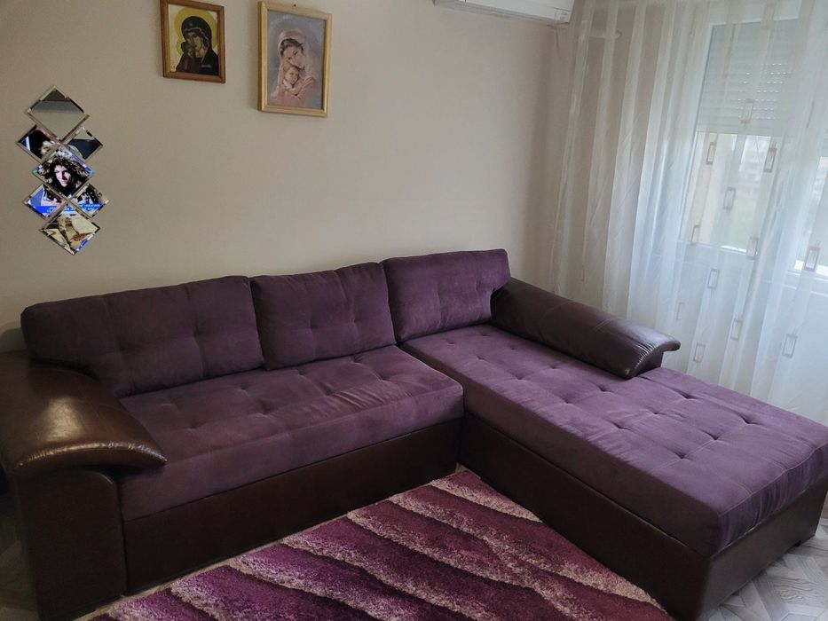 Диван в лилав цвят