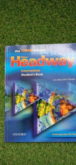Учебник английски Headway
