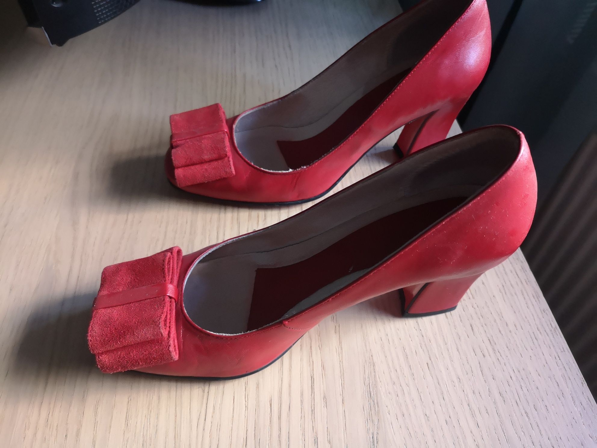 Pantofi piele rosii