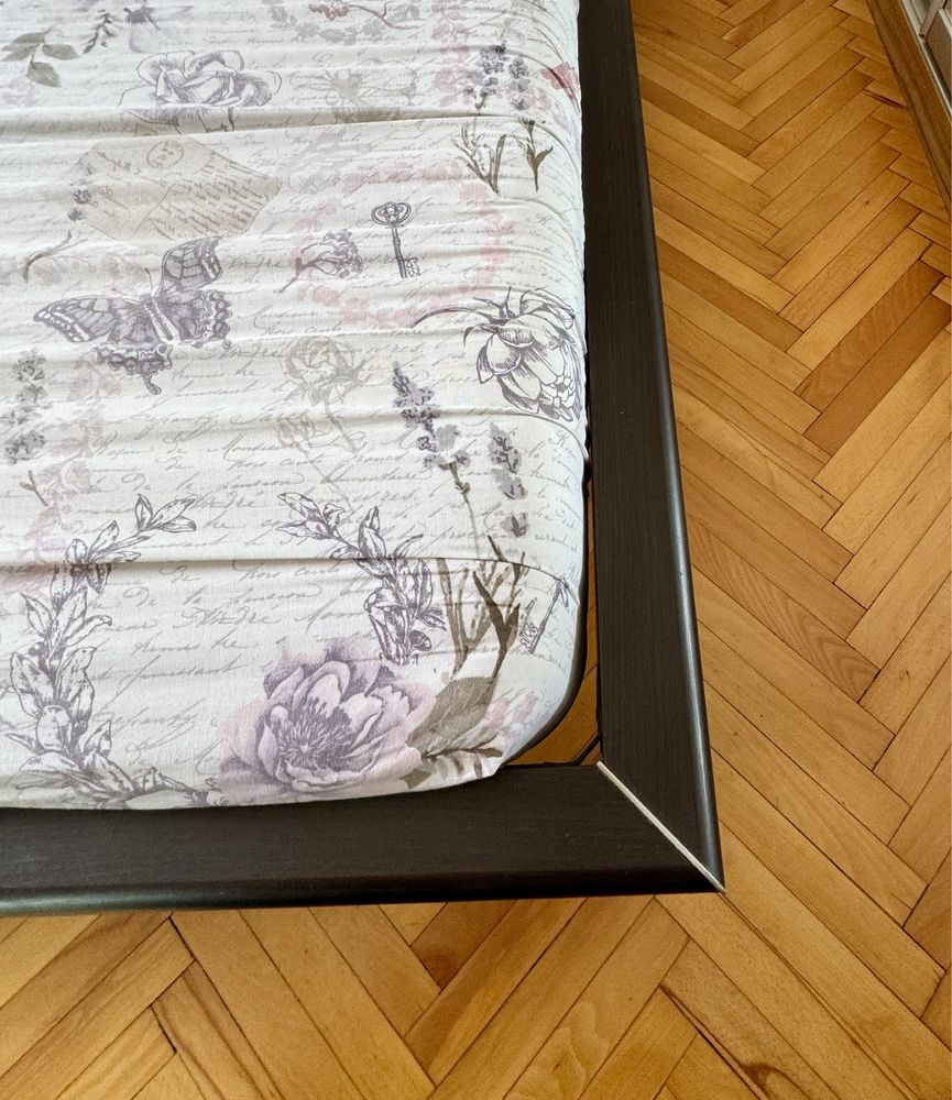 Спалня с извита табла+ матрак 180/200 + подматрачни рамки