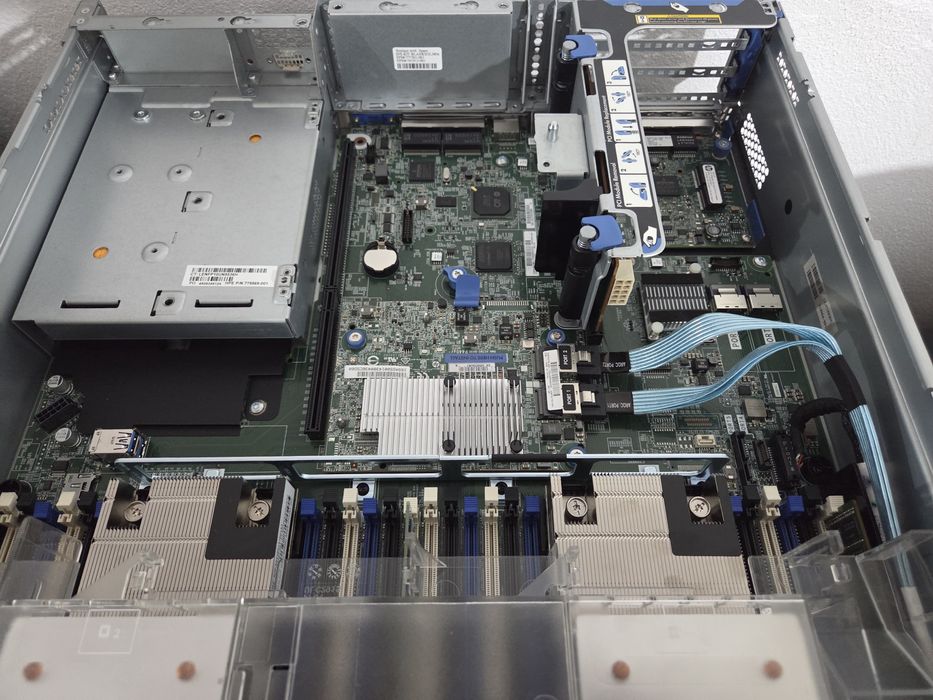 Server HP DL380 G9 – 2x E5-2683v4, 8x 900GB SAS, 32GB RAM, P440, 8SFF