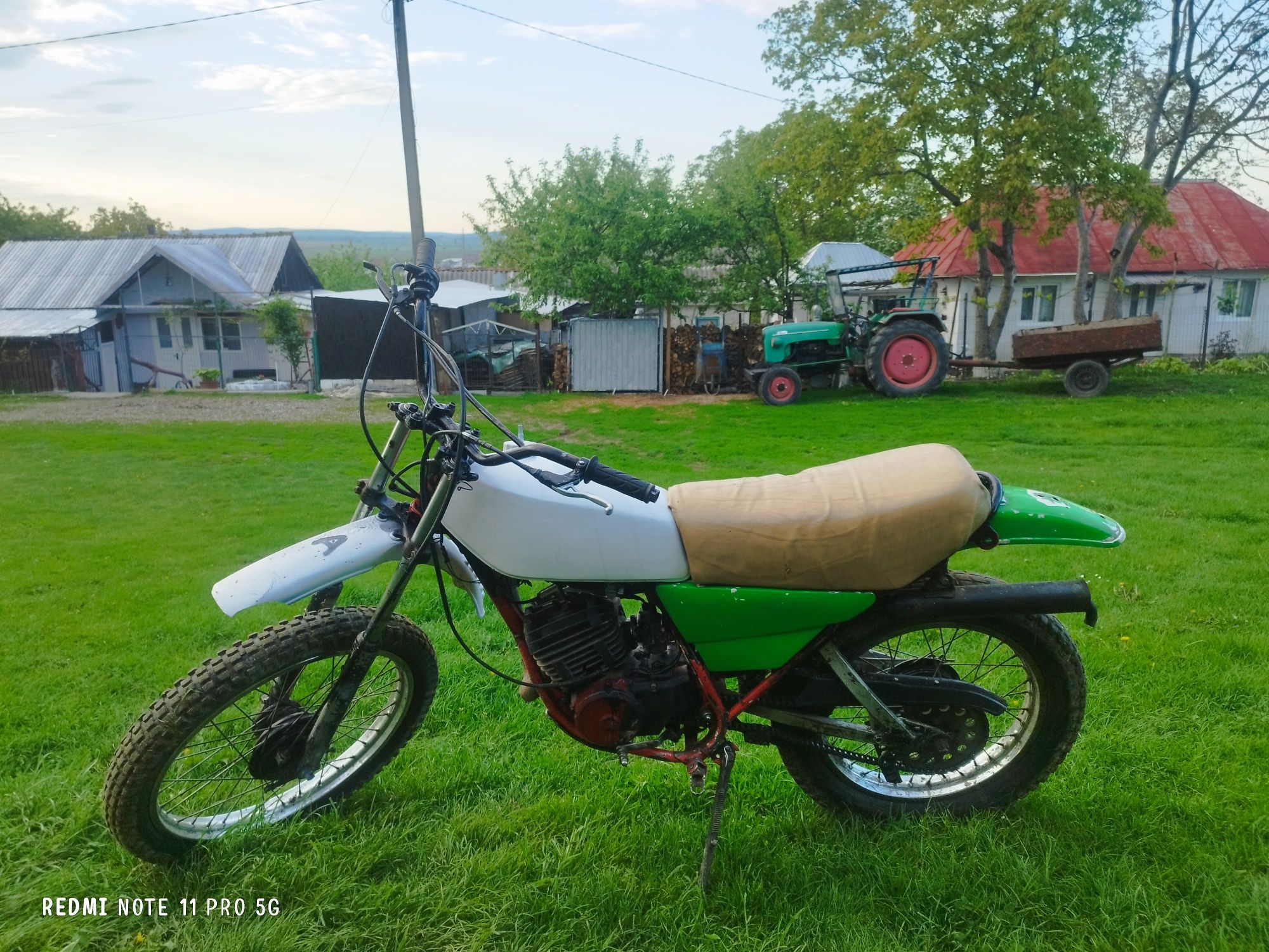 Vând cross Yamaha DT 150cc