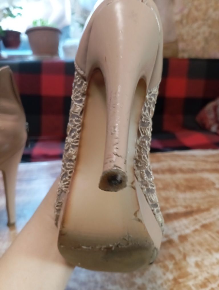 Обувь женская (туфли)