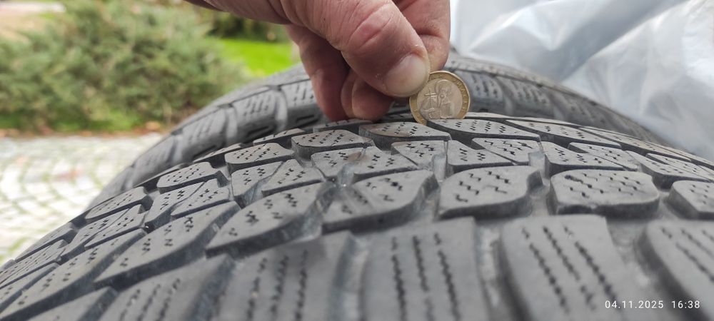 Продавам 4 броя  зимни гуми "Bridgestone "