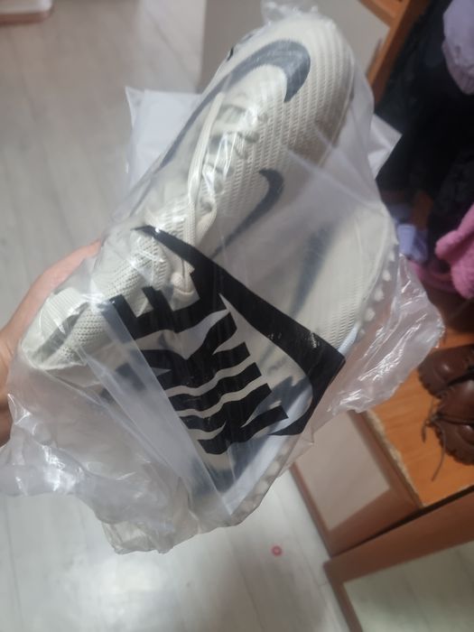 Продам новые сороконожки для футбола air zoom