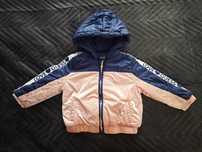 Яке за момиче Guess