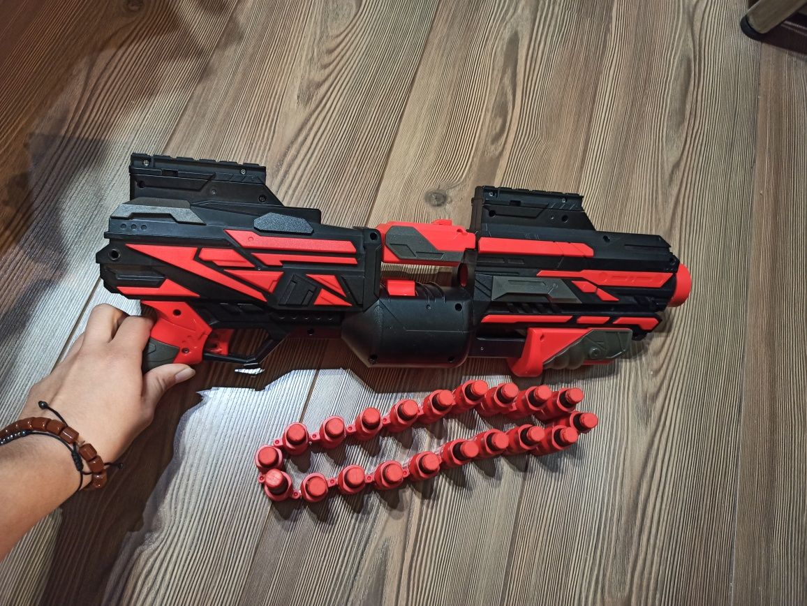 Nerf играчка със стрелички