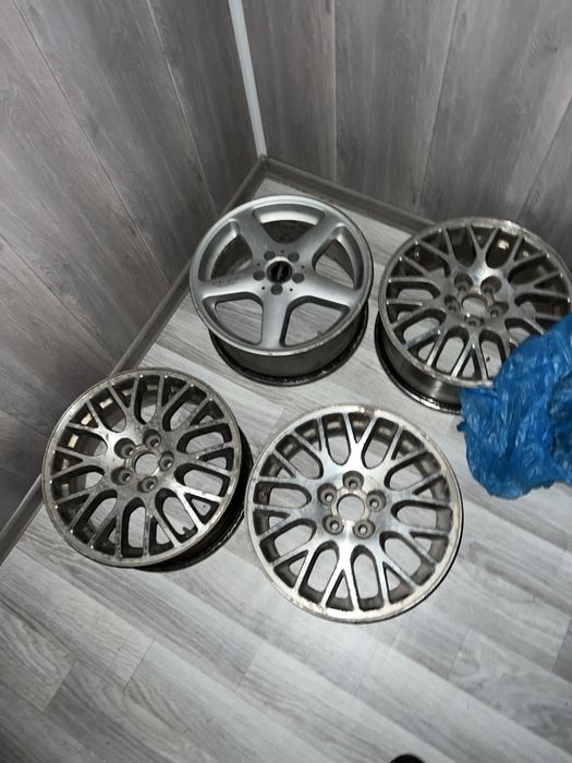 Диски колесные 3 одинаковые, 1 отличается, можно поштучно.