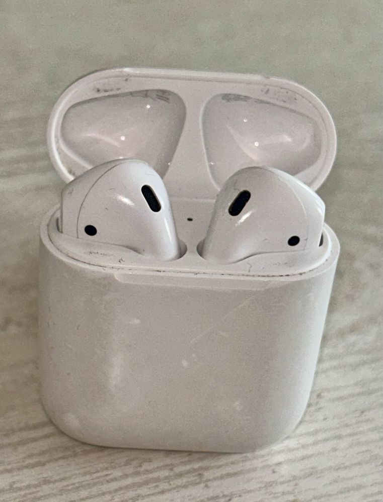 AirPods (gen.2) cu carcasa de încarcare Lightning