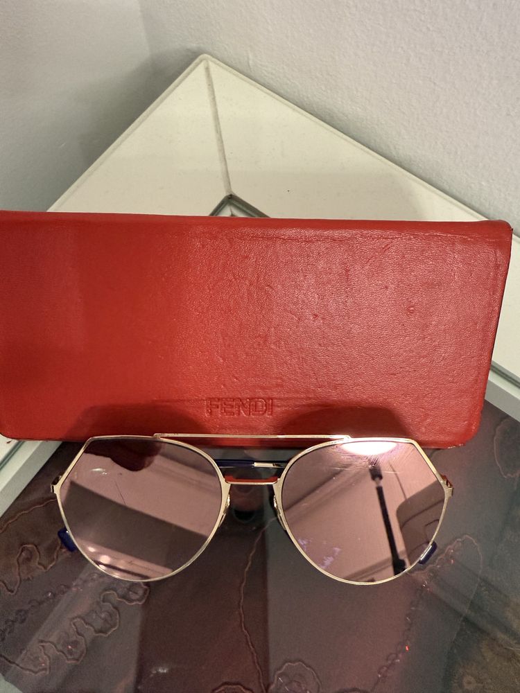 Слънчеви очилa на Guess i Fendi