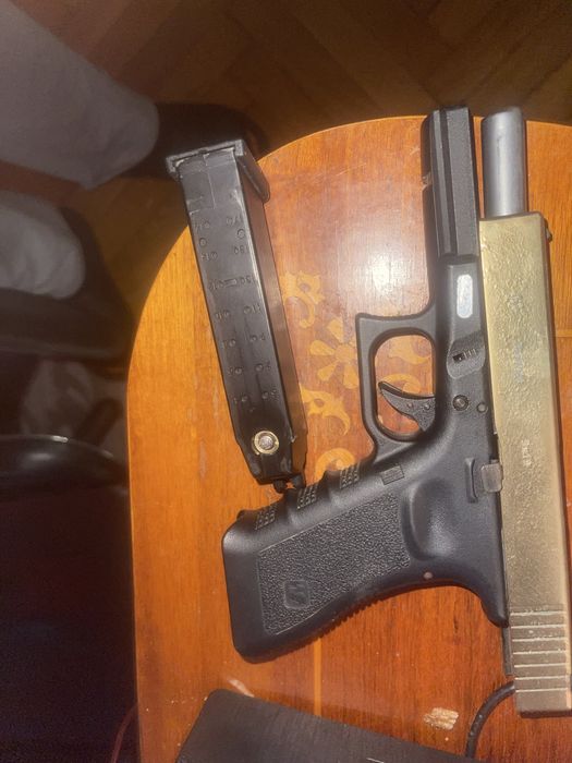 Replică Airsoft tip Glock – Green Gas