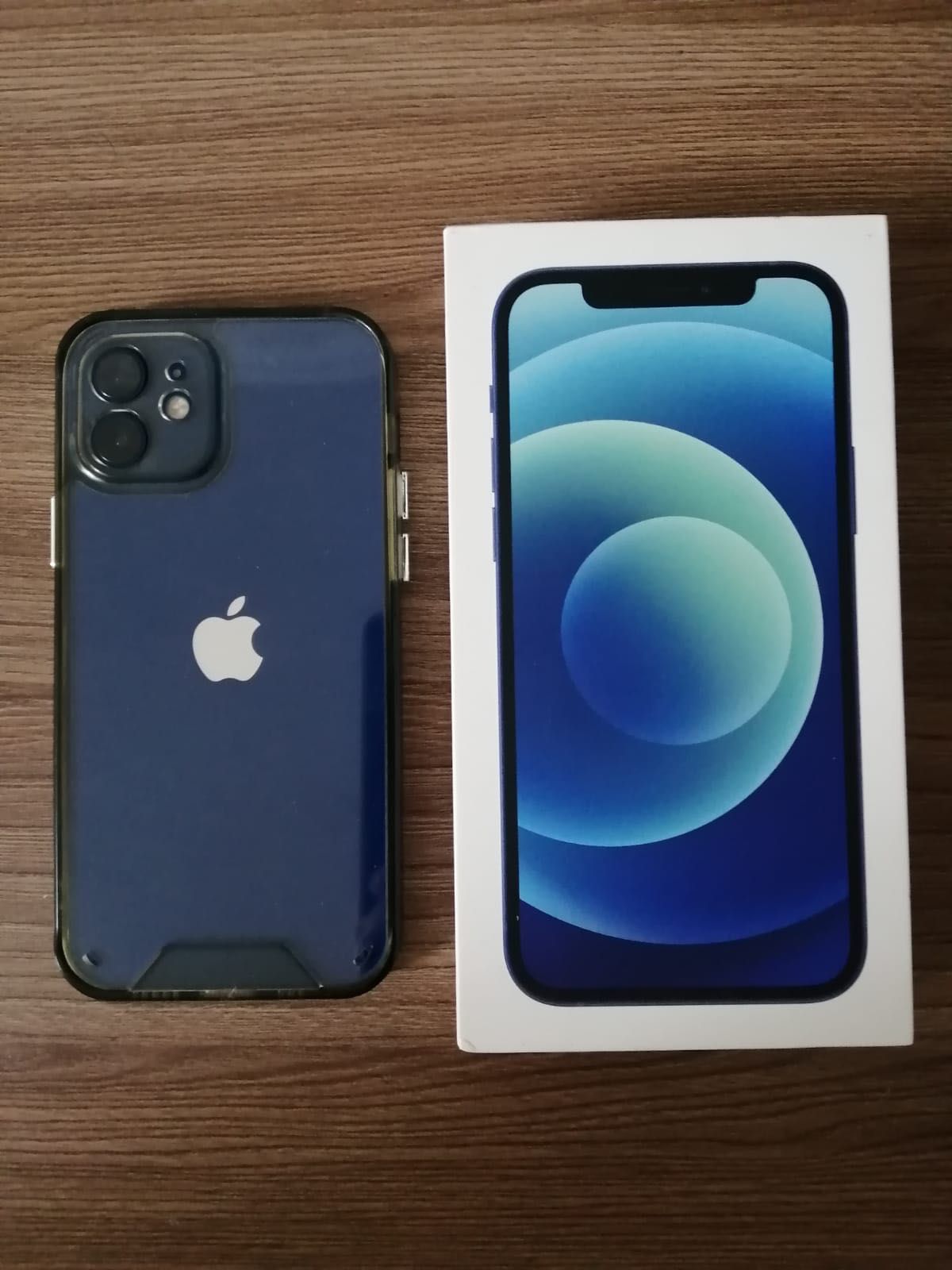 iPhone 12 смартфон