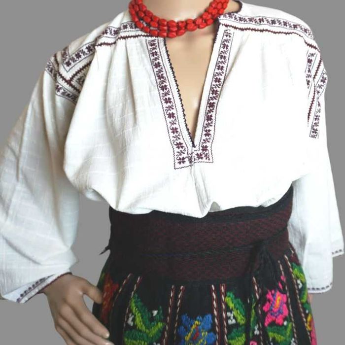 Costum popular din Oltenia , costum national autentic M-L