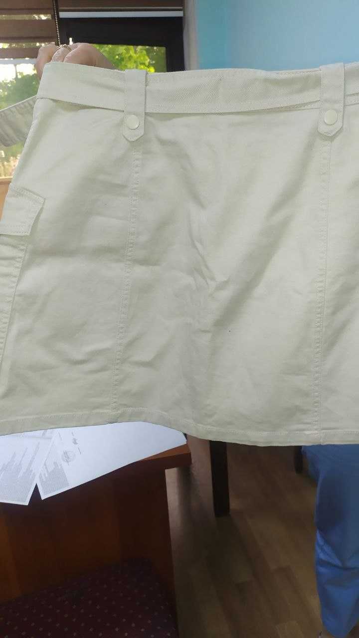 Продается джинсовая белая юбка трапеция "Глория Джинс"размер L на XL