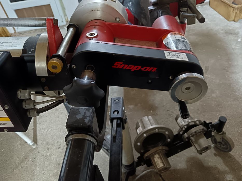 Продавам машина за струговане на дискове