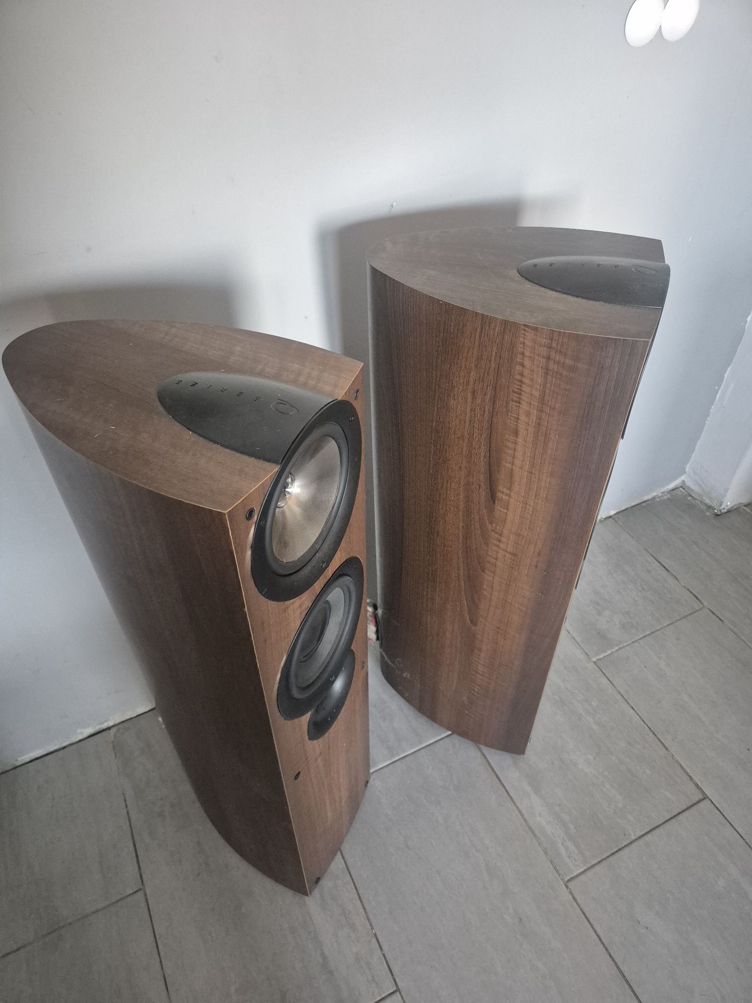 Тонколони KEF iQ70