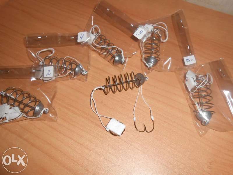 Вързани рибарски пружини , хранилка