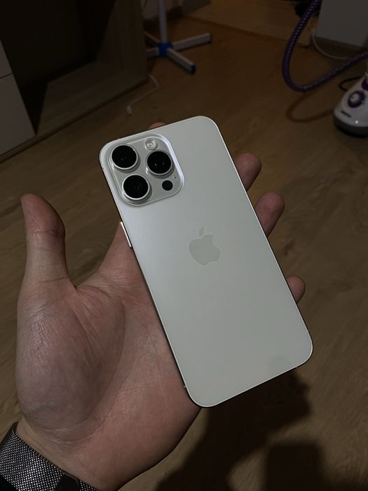 iPhone 15 Pro Max 256 Silver Titanium 87% Bateria