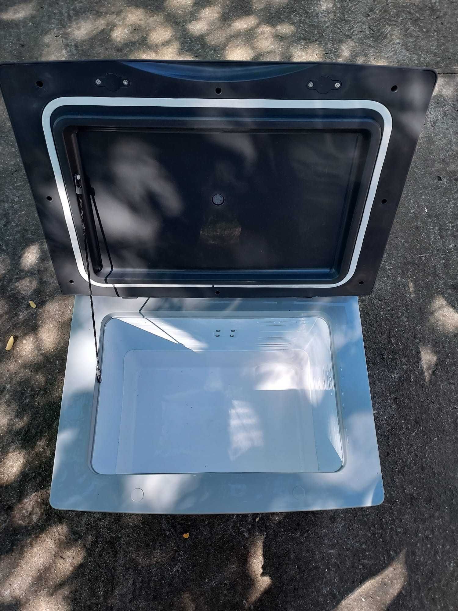 Frigider 12/24/220 V, potrivit pentru camping, pescuit, iesiri, etc