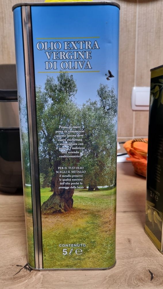 Vând ulei de măsline extravirgin,original din Puglia,Italia