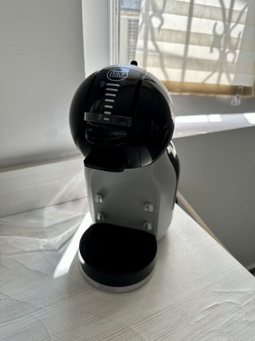 Кофемашина DeLonghi Mini Me EDG