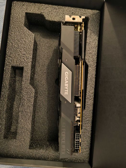 Vând placa video Nvidia RTX 2080 Super Gigabyte