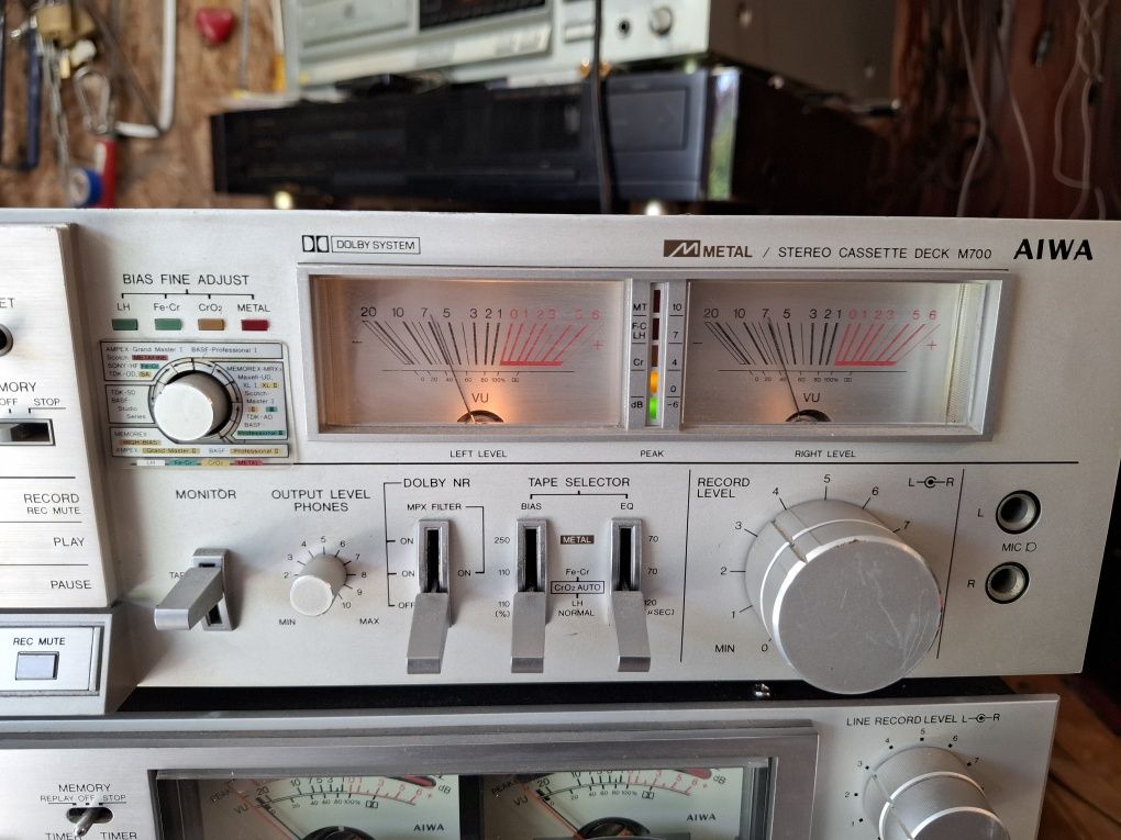 Продава се триглав дек Aiwa M700E.