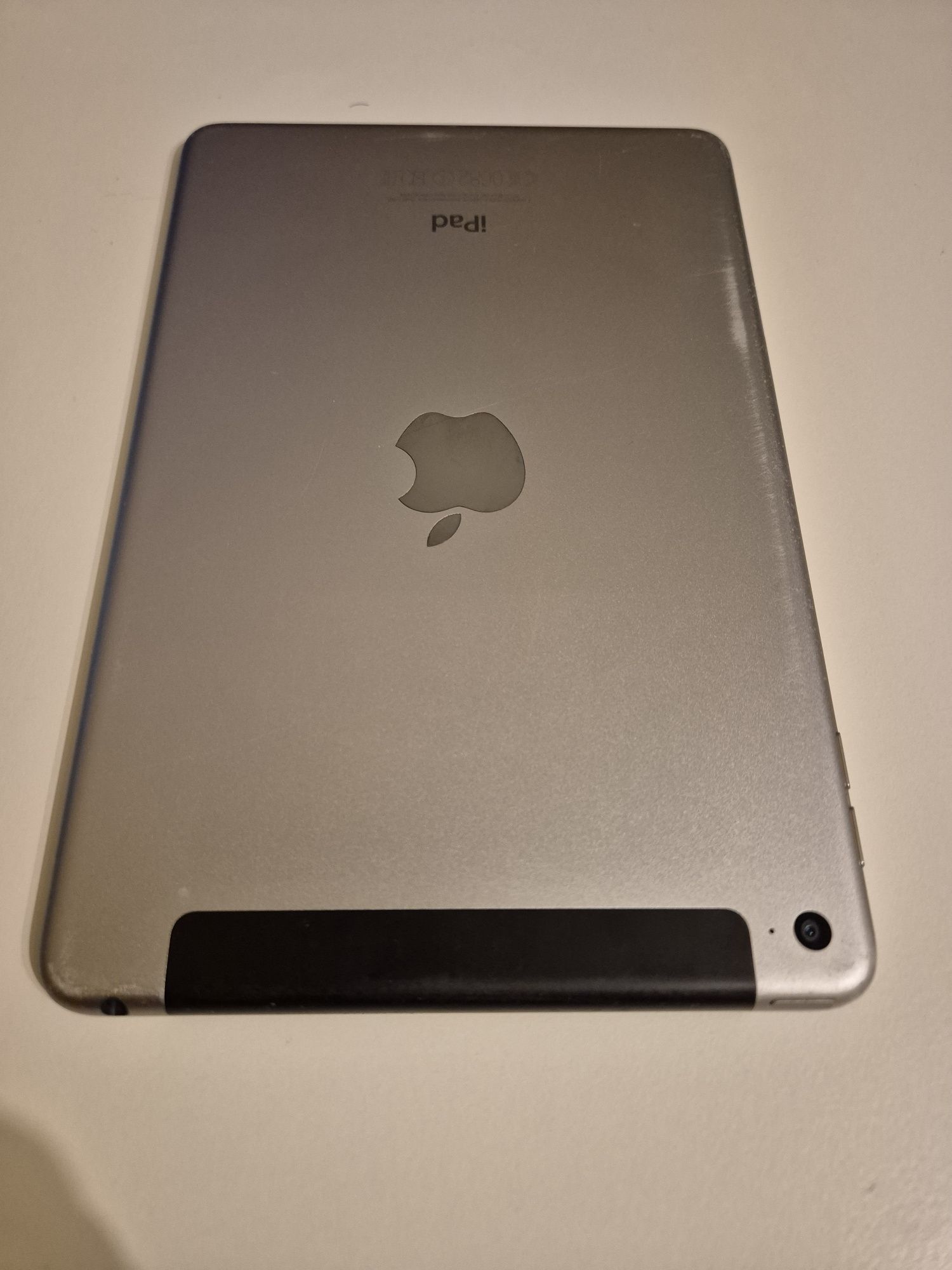 Apple iPad mini 4 64GB (за части)