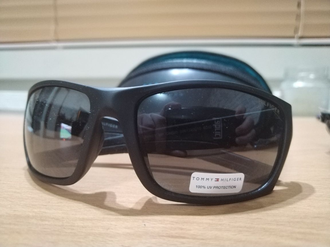 Слънчеви очила Tommy HILFIGER