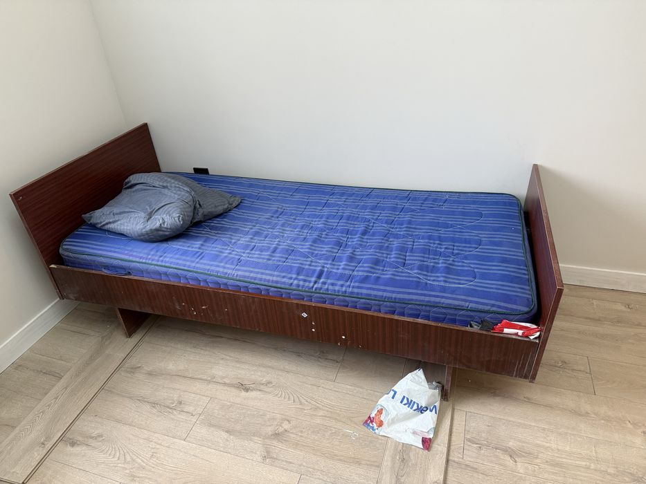 Продам кровать район ДСР