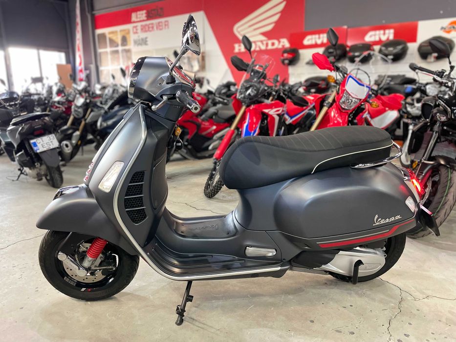 Vespa GTS 300 SuperSport 2021 4882 km garantie 1 an Est Bike Adventure