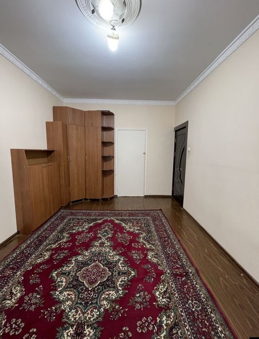 Yunusobod 4kvartal 4/4/4 uy sotiladi 2*6 balkon