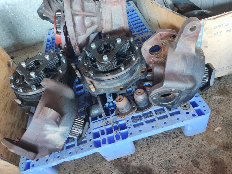 Butuci punte față case maxum new Holland T