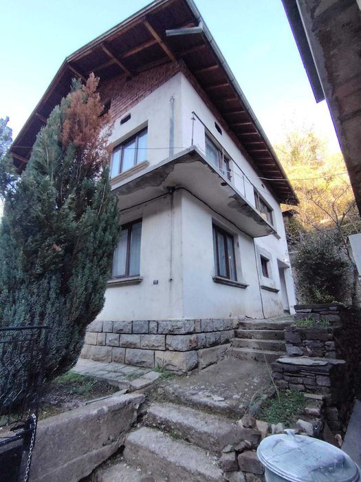 Къща и магазин в Тетевен !