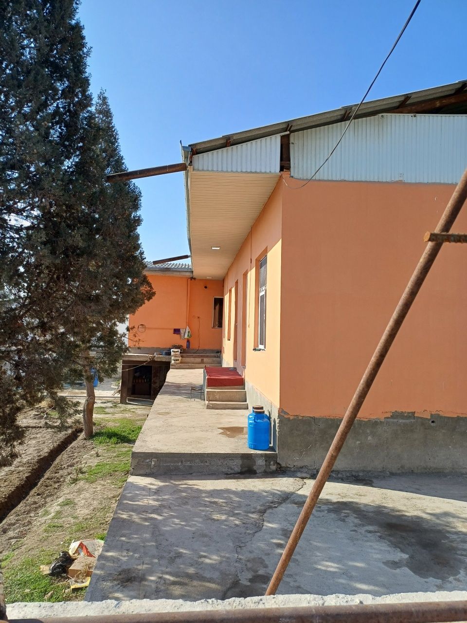 Hovli Uy Sotiladi