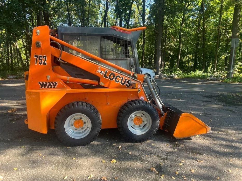 Продаётся погрузчик универсальный.  24/7.