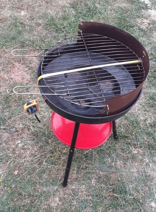 Gratar cu lemne, carbuni, cu picioare demontabile, intra in interior,