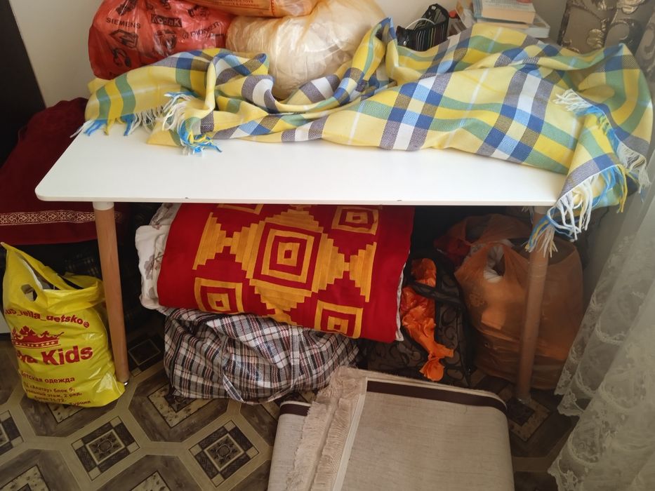 Продается куханый стол в хорошем состоянии