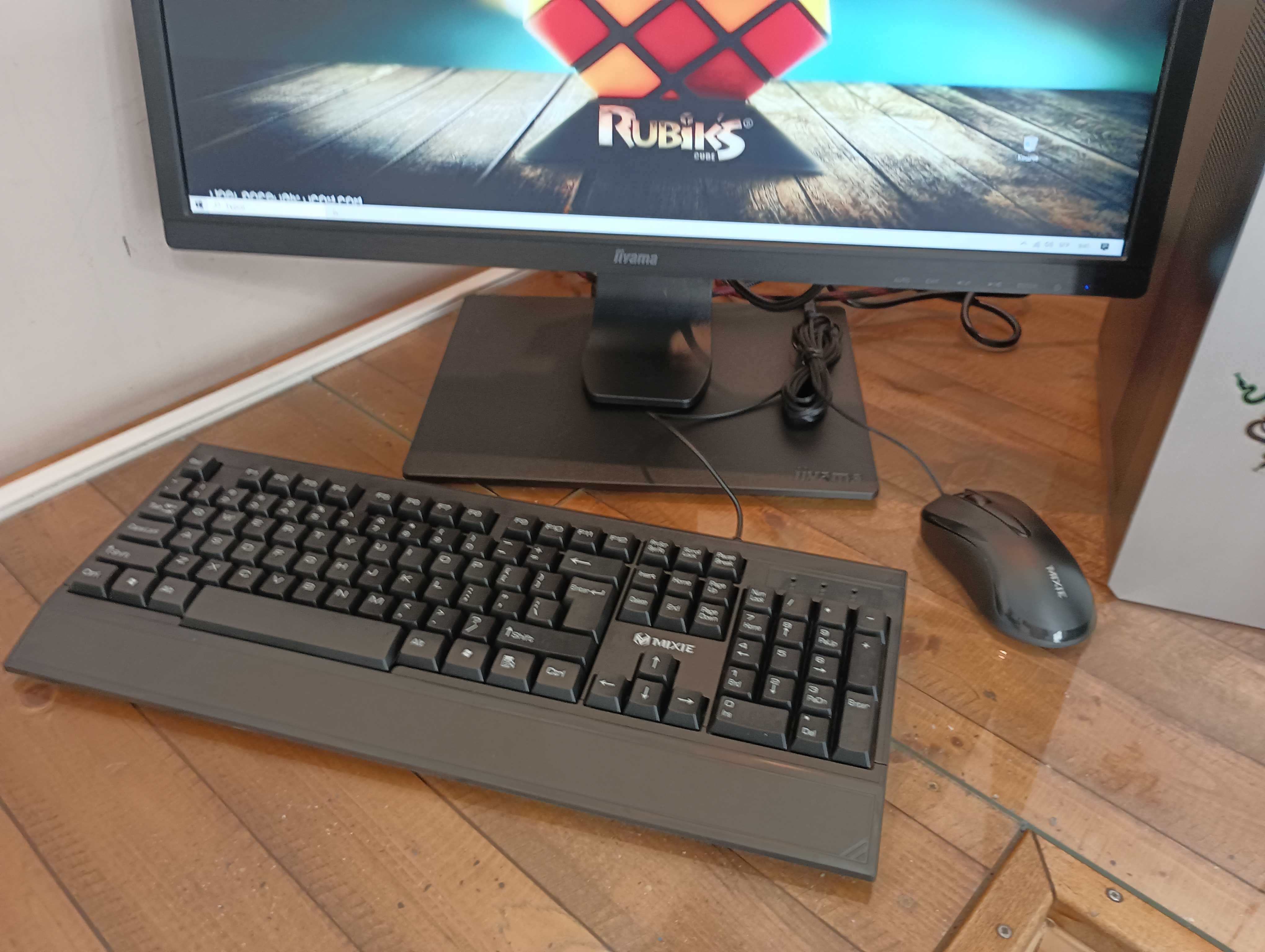 Компютър HP Pavilion TPC-W043-MT  + монитор, клавиатура и мишка
