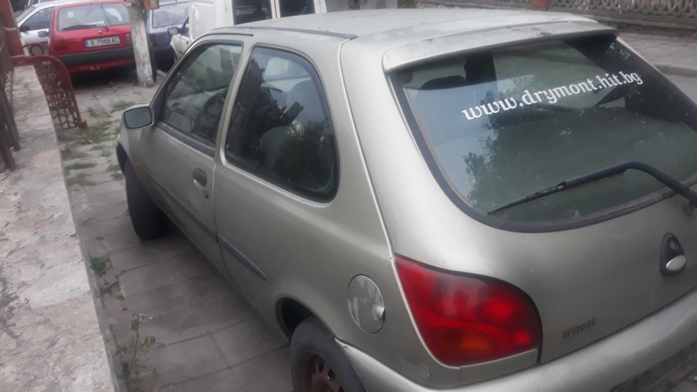 Форд  фиеста  бензин