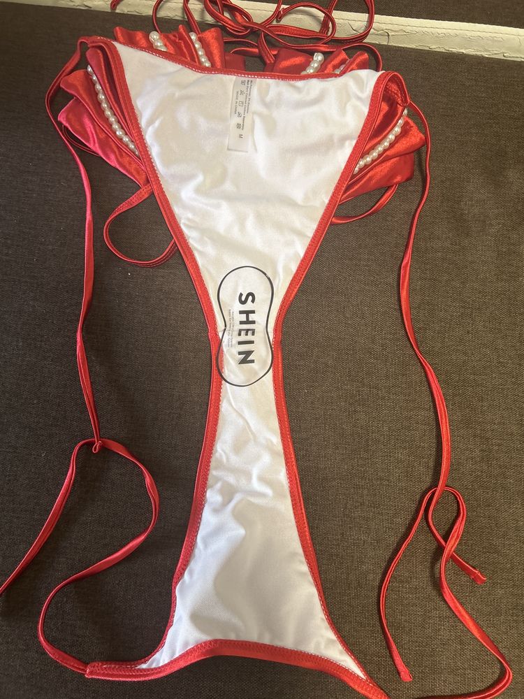 Costum de baie rosu